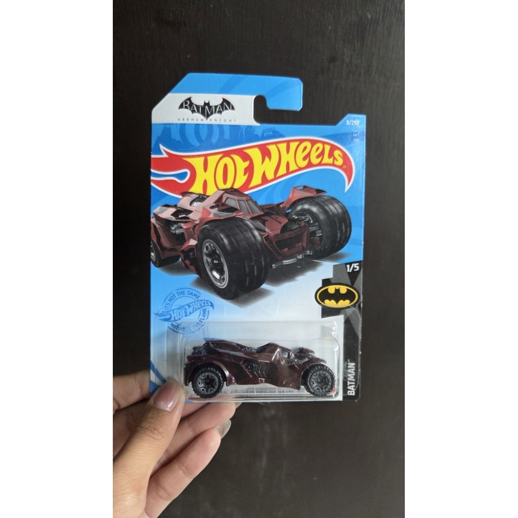 Hot Wheels BATMAN: ARKHAM KNIGHT BATMOBILE