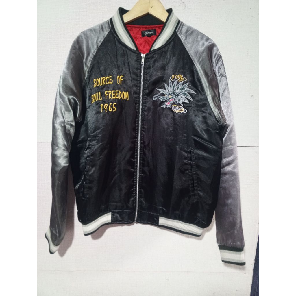 Baju jacket sweater varsity sukajan jidaiya size XL second