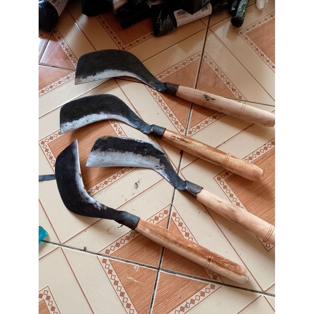 alat pembersih rumput siap pakai / parang peralatan  berkebun