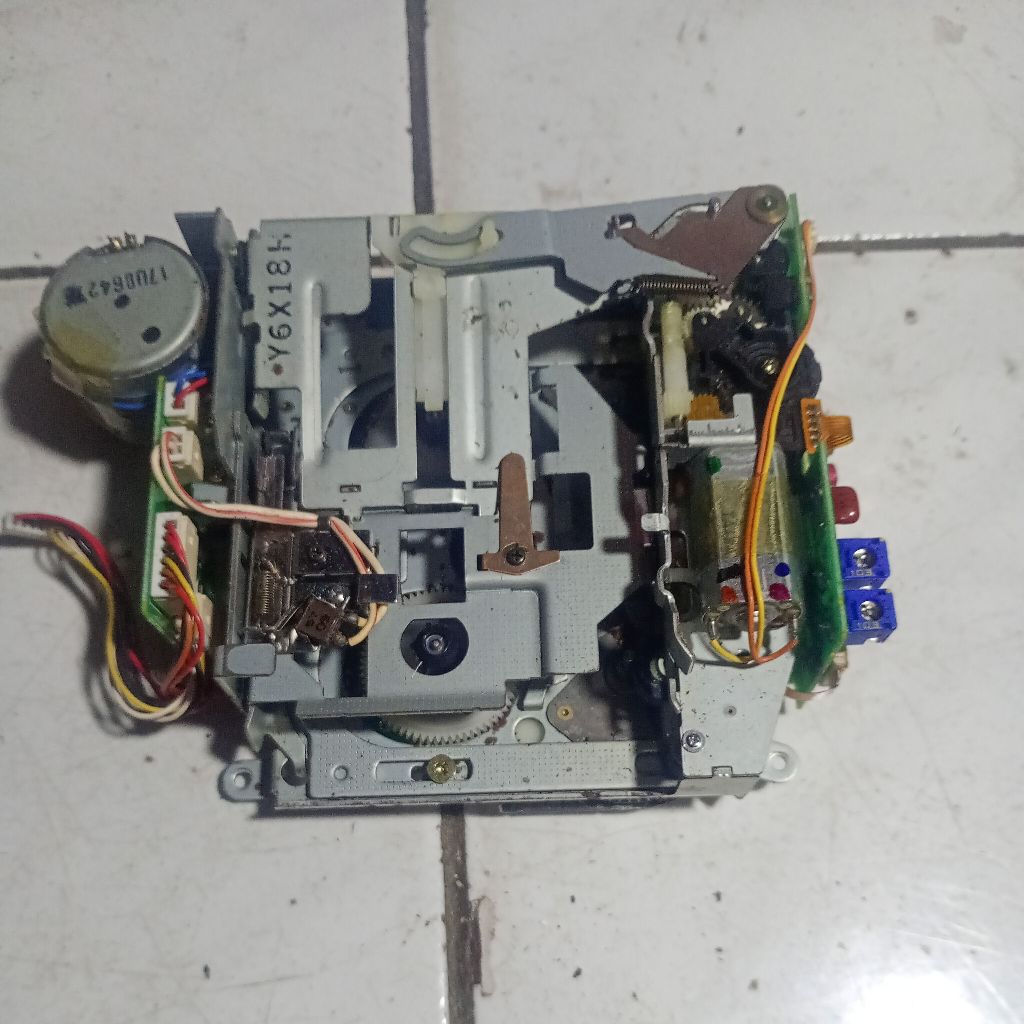 mekanik tape mobil Sony digital auto revers seperti di poto tape Sony nya