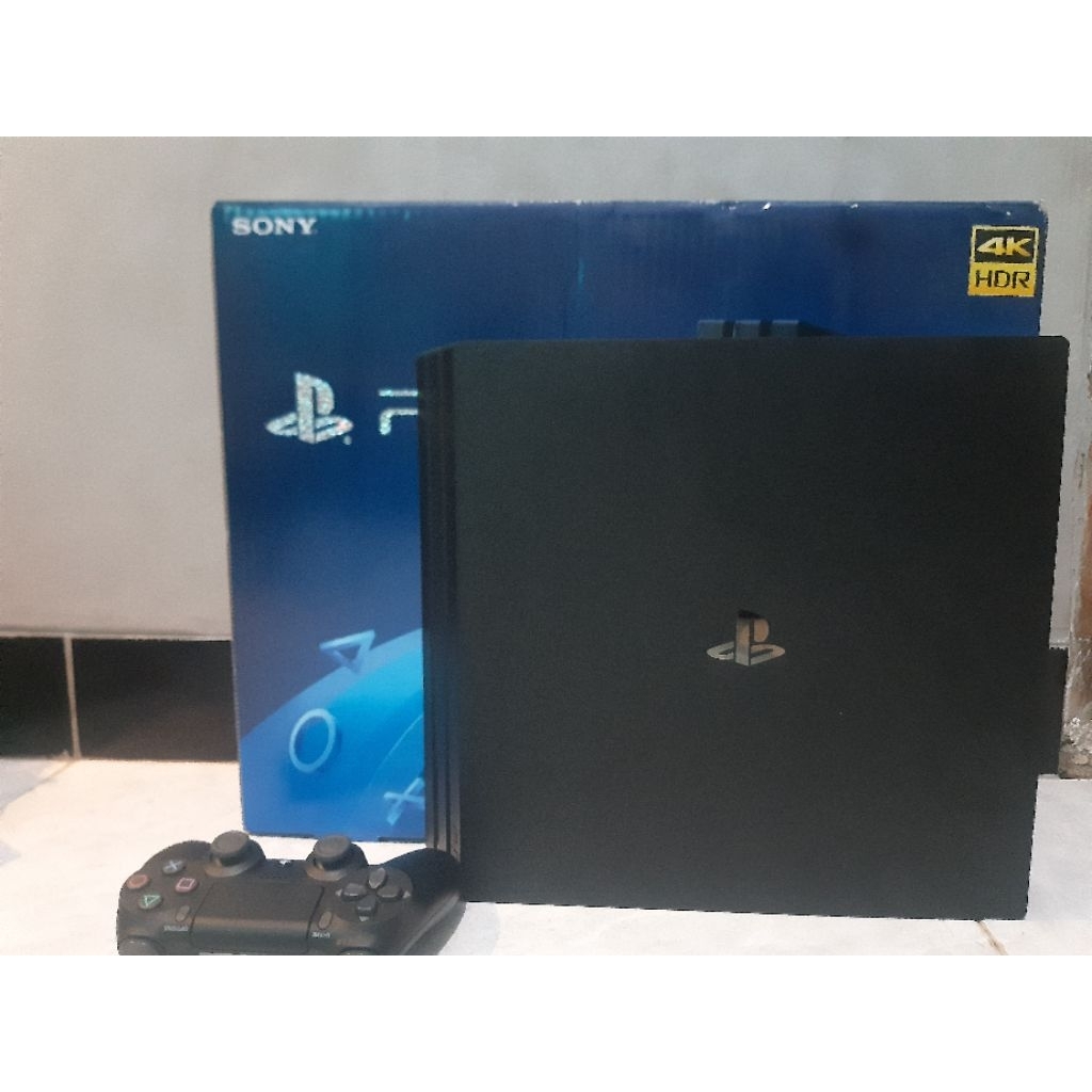 PS4 PRO CUH 7218B 1TB F.W 12.00