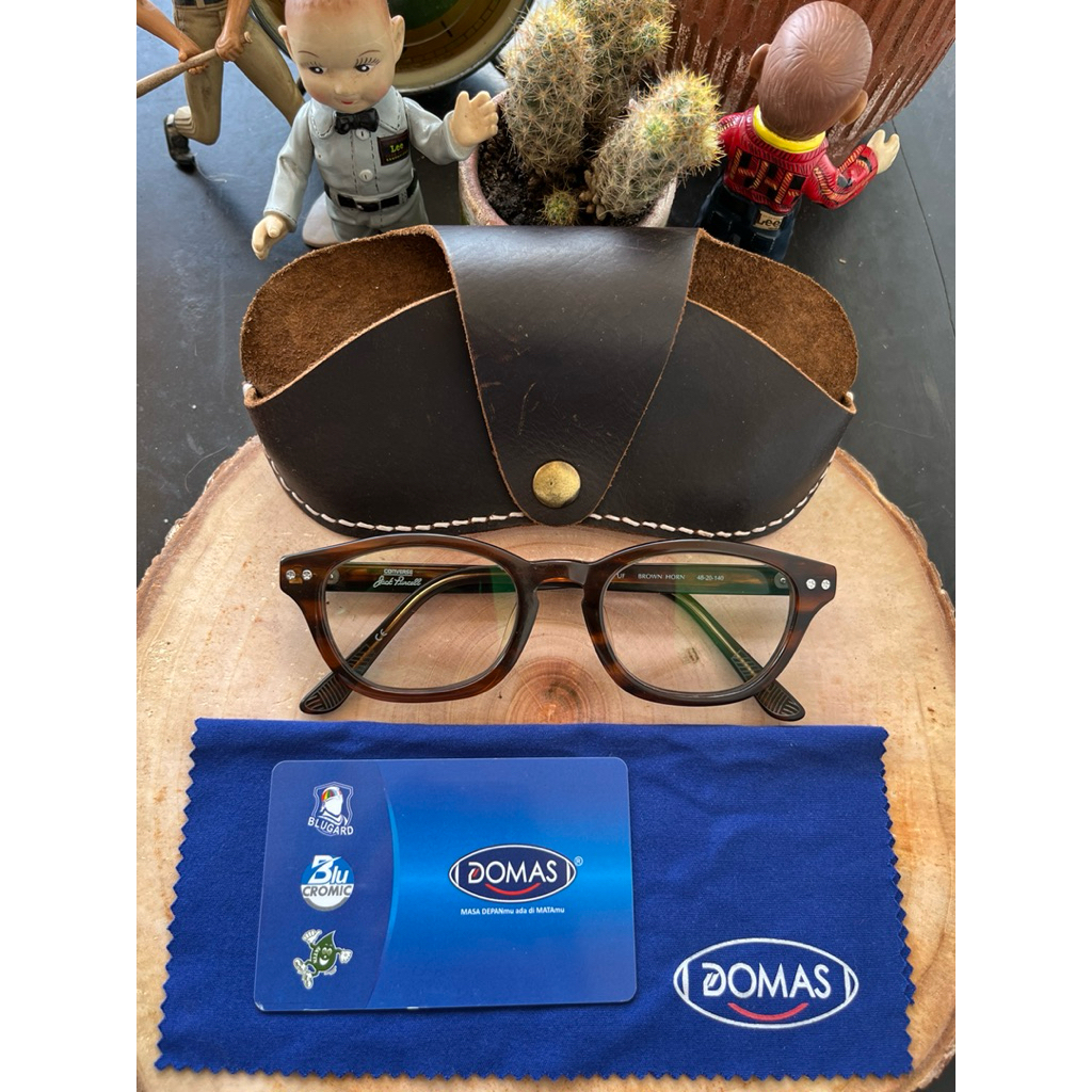 Vintage sunglasses 80's Brand: Converse Jack Purcell Size: 48-20-140mm Color: brown horn made in U.S