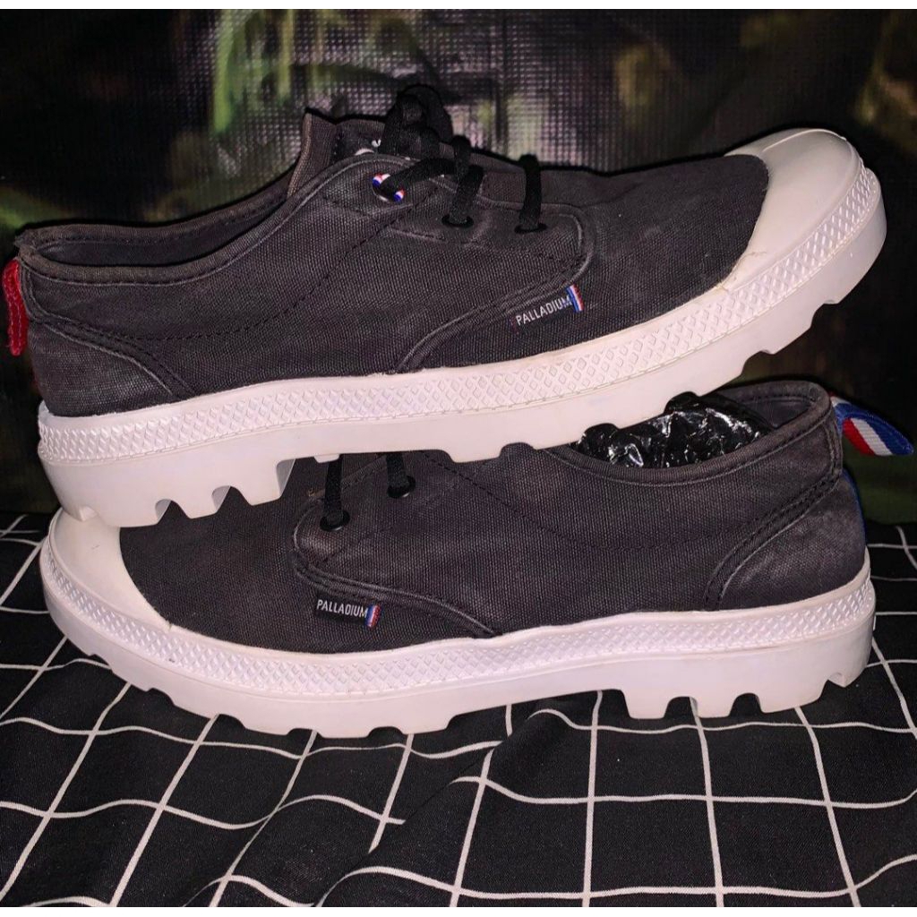 sepatu palladium