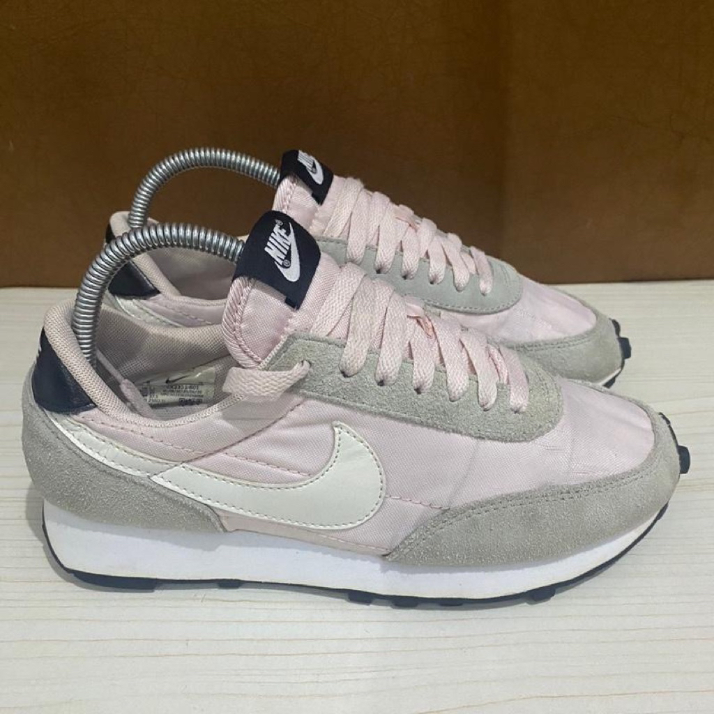 Sepatu Second-PRELOVED Nike Daybreak Barely Rose Size UK 5.5 / 39