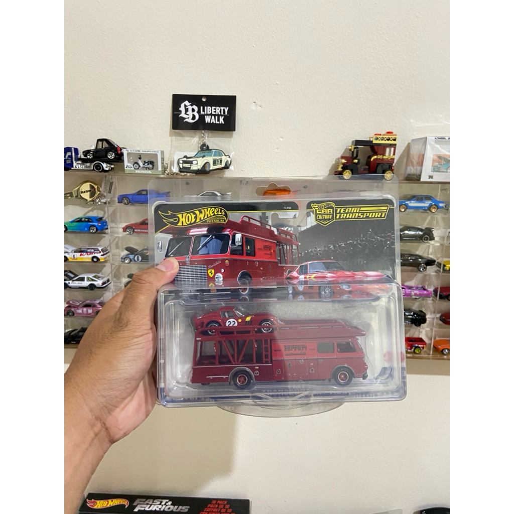 Hot Wheels Team Transport Ferrari, Trueno, Lykan