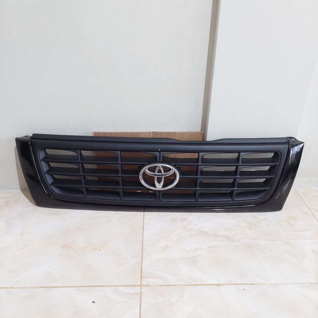 Grill Grille Toyota Kijang Kapsul Kijang LGX Tahun 2000 - 2002 Original