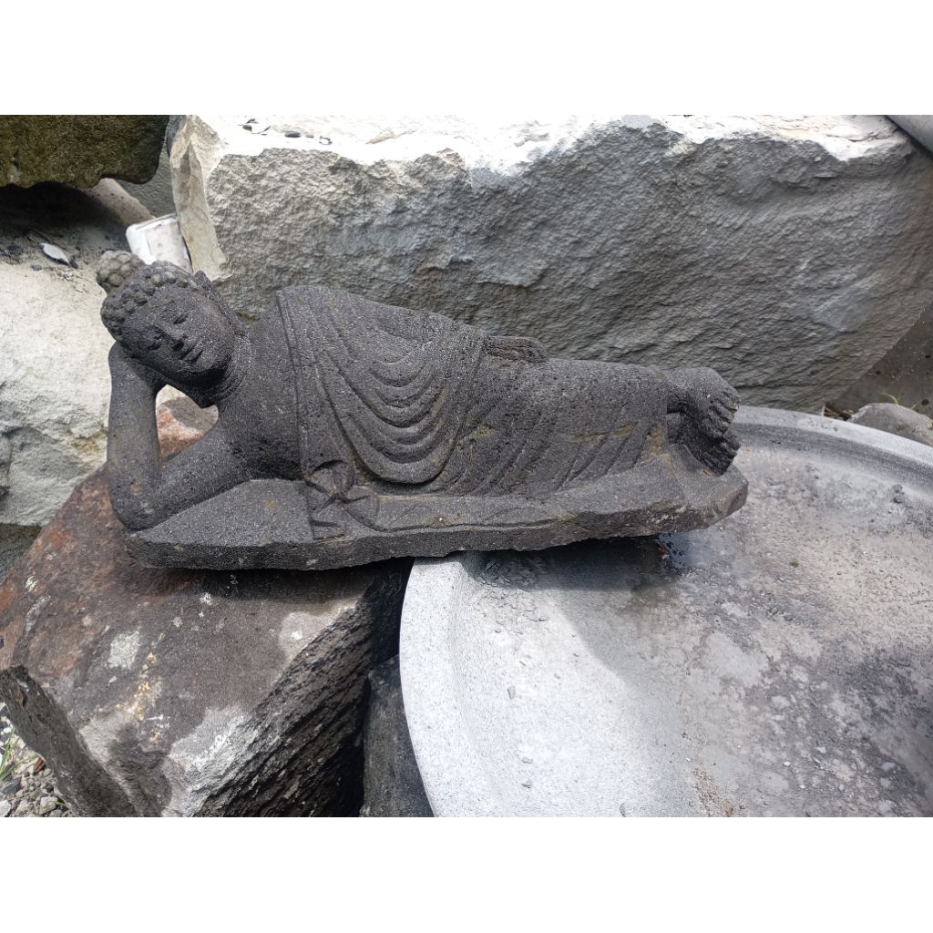patung Buddha tidur