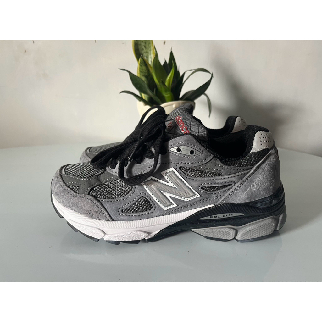 Sepatu casual NB 550