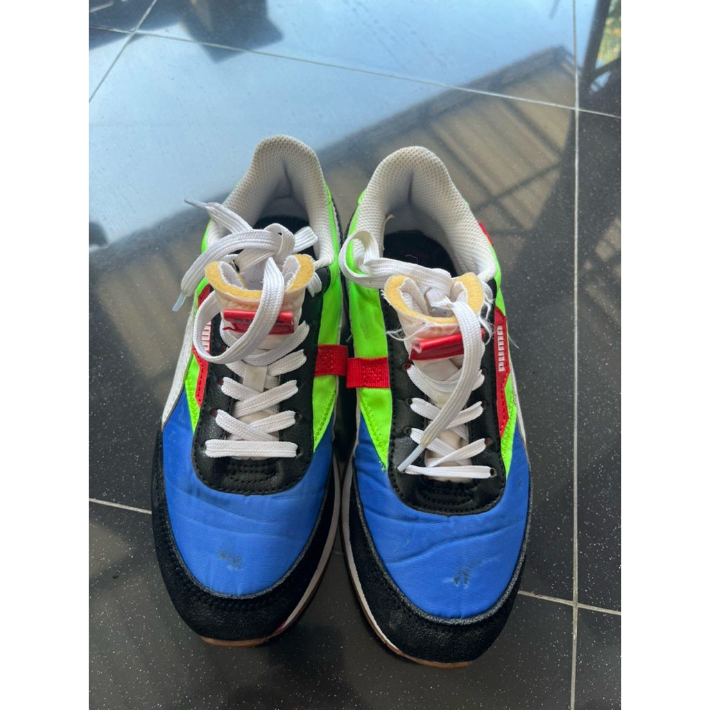 Sepatu lari puma second