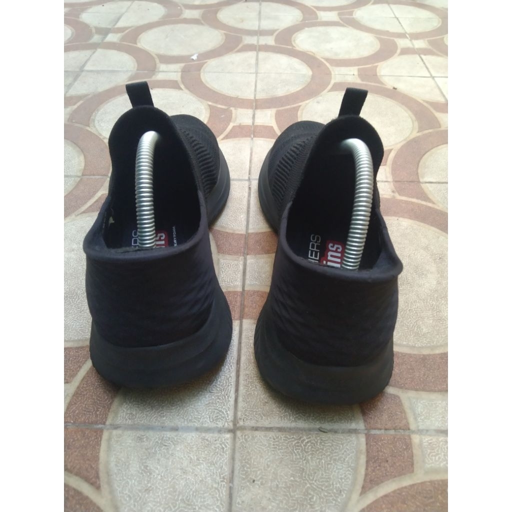 Skechers slip in full black