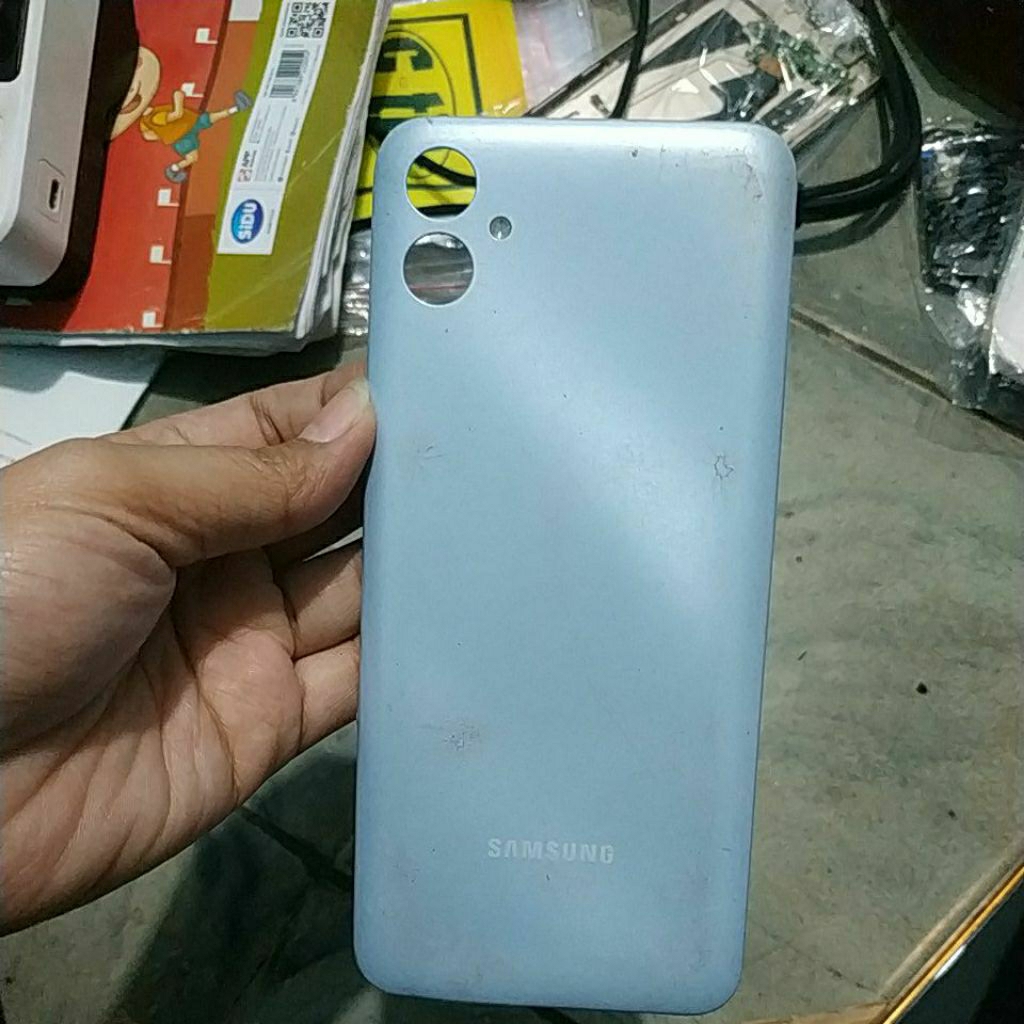 Backdoor bekas Samsung A04e Tombol komplit