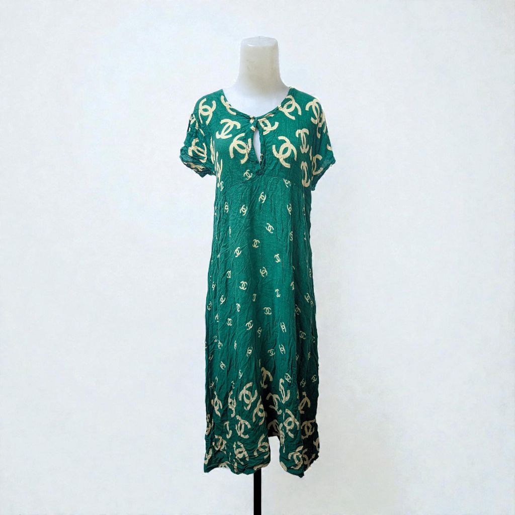Long Dress Rumahan Wanita Motif Logo CC Hijau Tua Lengan Pendek
