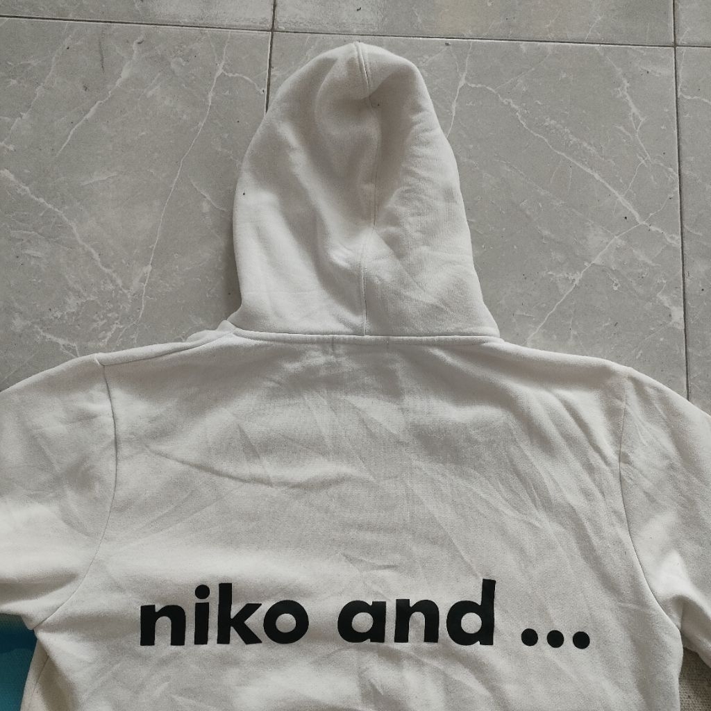 Sweater Niko And