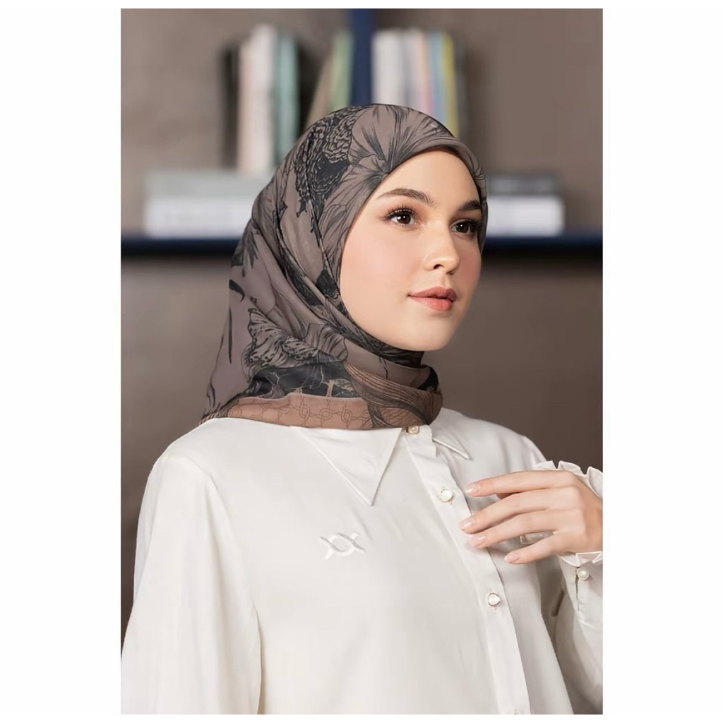 Veline Scarf Wearing Klamby Preloved