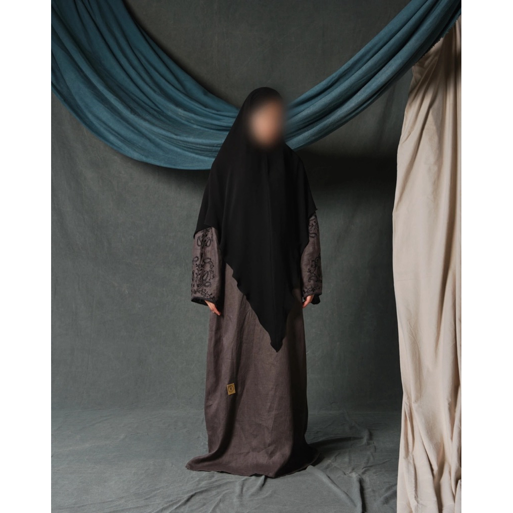 Maryam Abaya Grey Prinstripe sizs M Aafiya