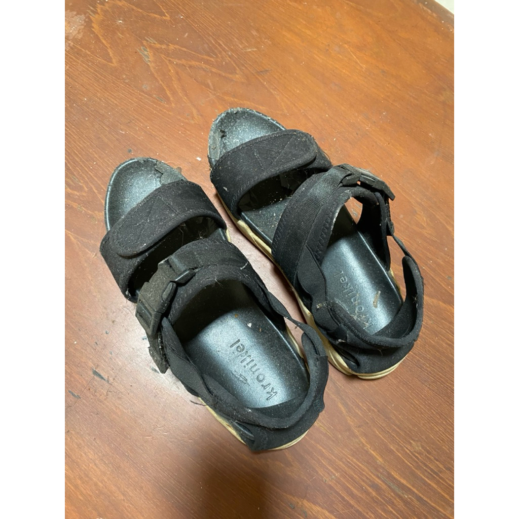 Sepatu Sandal Kronikel (Preloved)