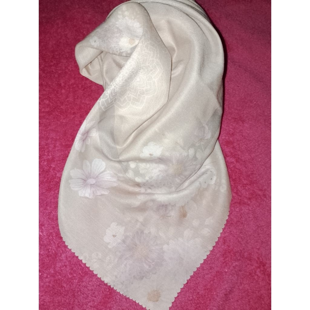 jilbab segi empat motif bunga