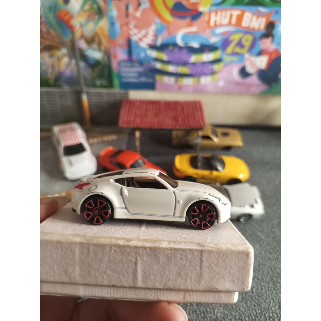 HOT WHEELS (LOOSE) MOBIL PUTIH