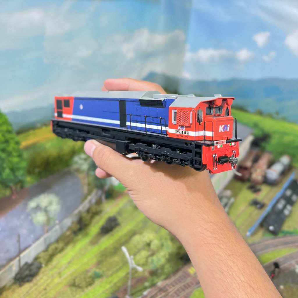 Miniatur Lokomotif CC 205 High Detail Bermesin DC Analog KATO SKALA HO 76