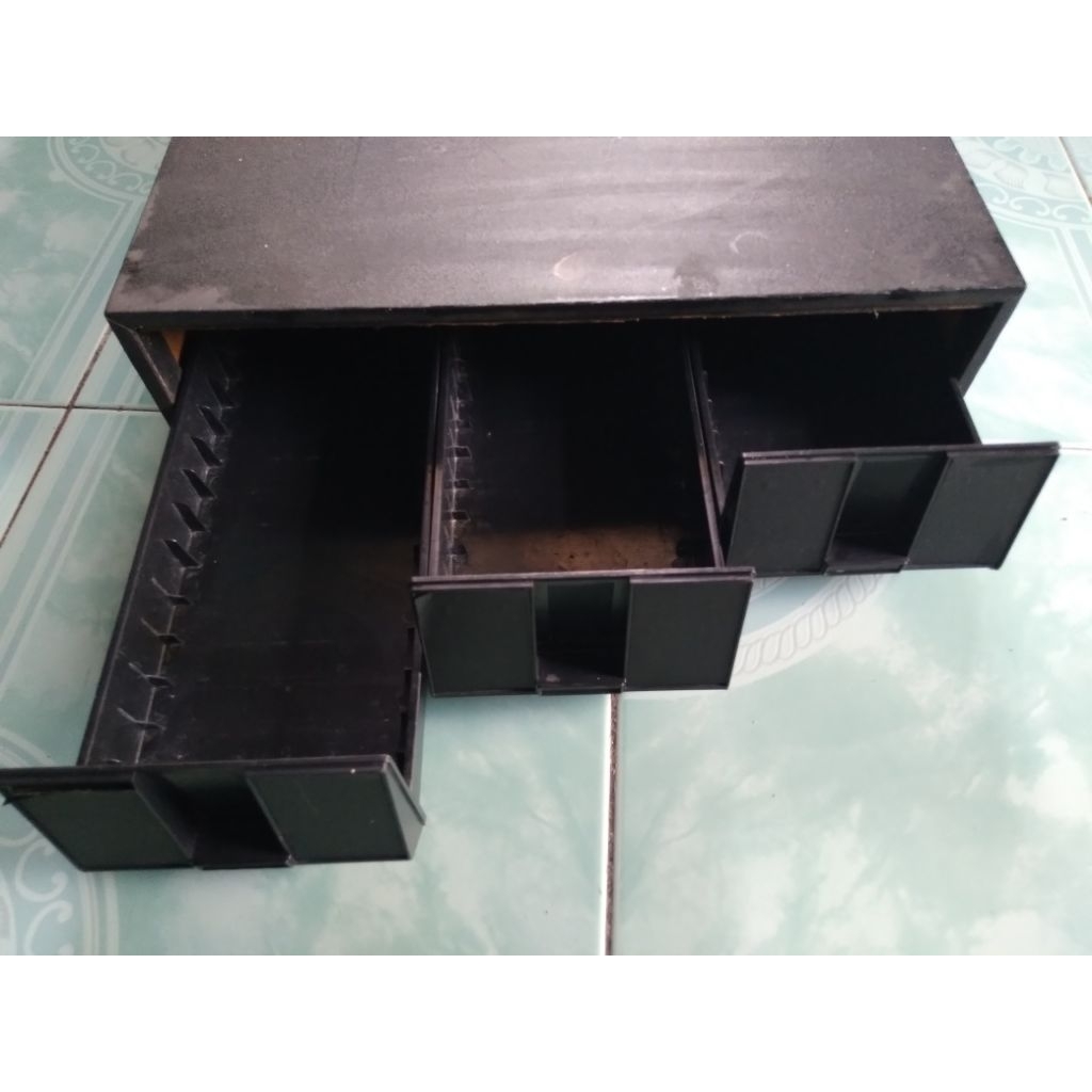 Rak kaset pita isi 48 kaset