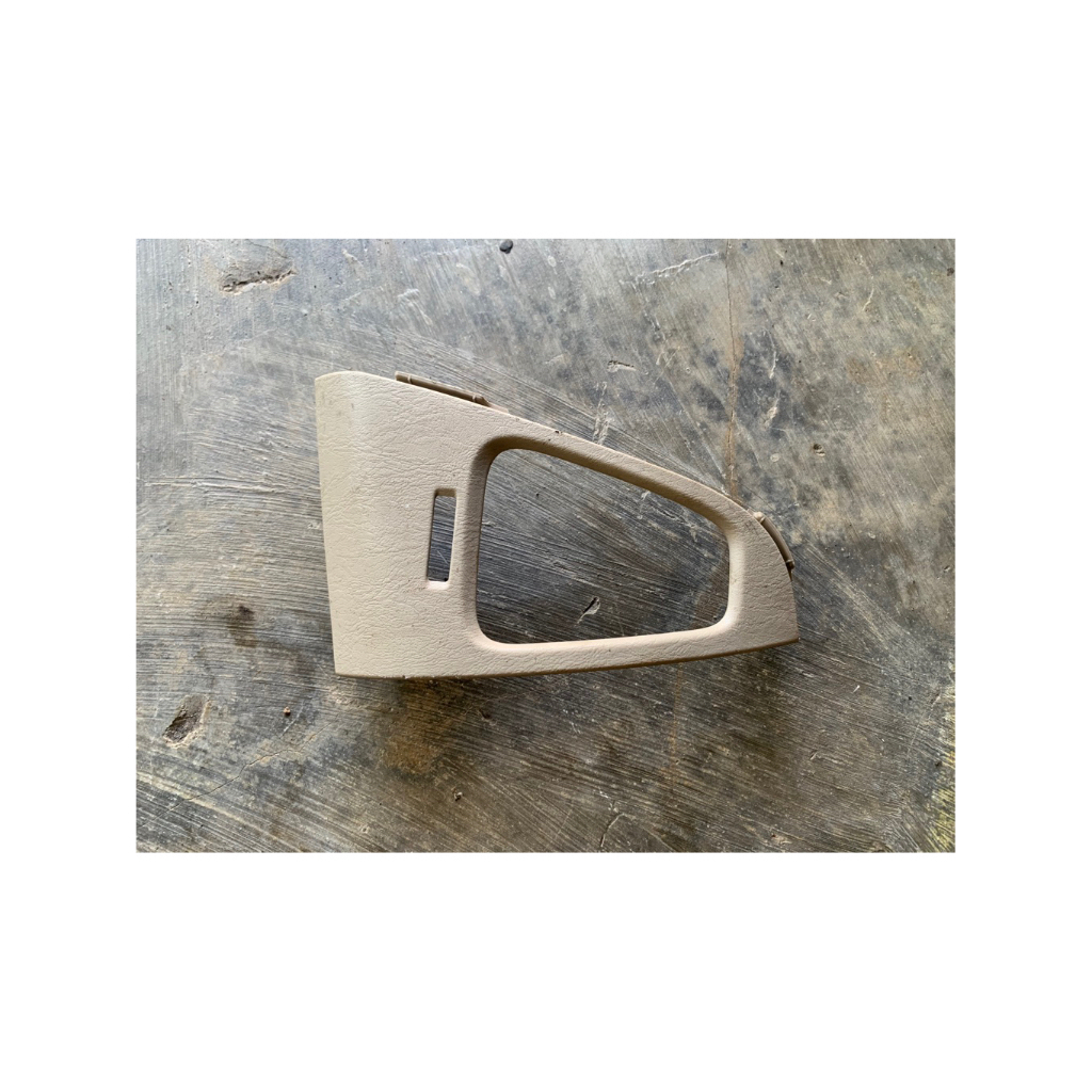 Panel Cover Sebelah Kanan Frame Kisi Kisi AC Tengah Innova Lama ORI