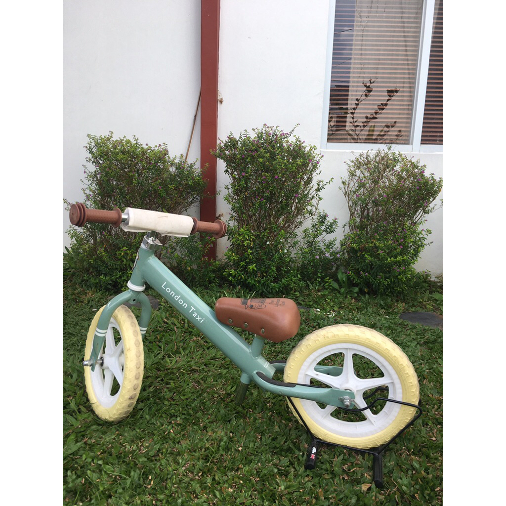 Sepeda Push Bike London Taxi (preloved)
