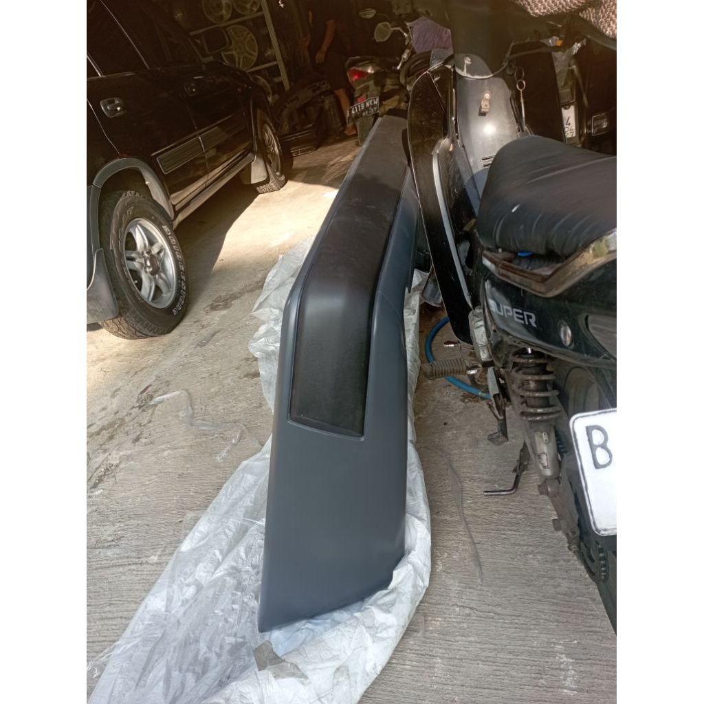 Bumper Belakang Mercedes Benz W 124 Becak/sabuk Pendek