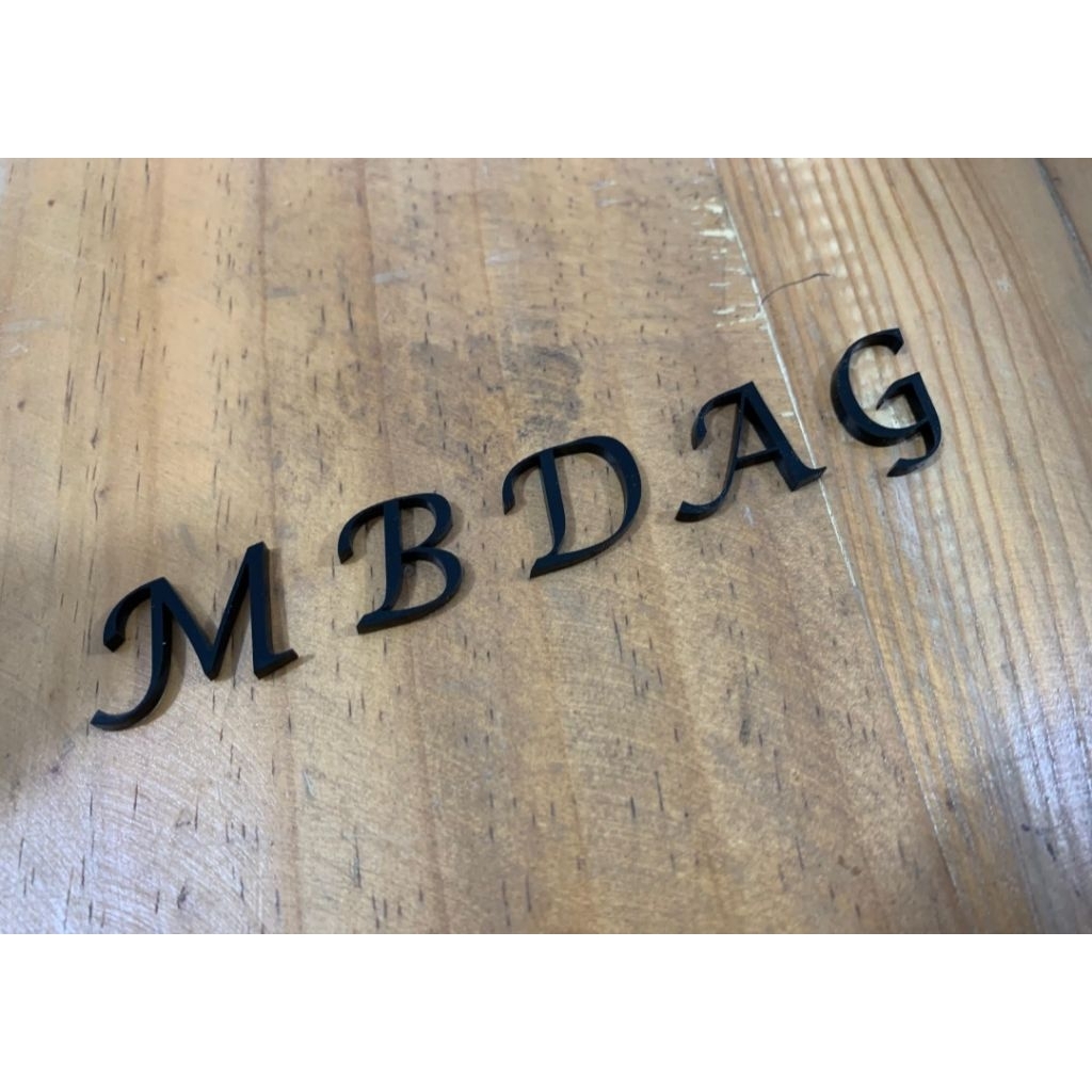 Huruf akrilik custom