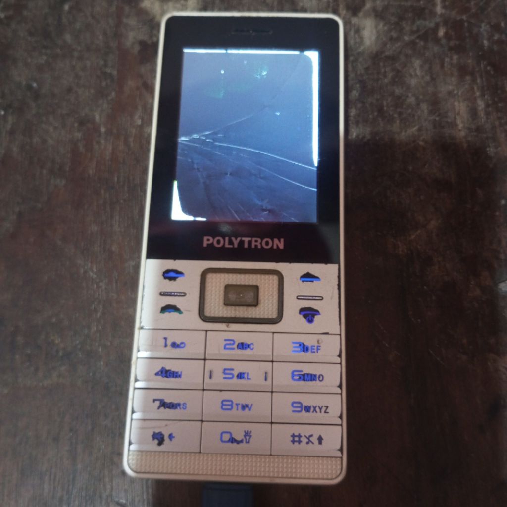 hp jadul Polytron c-247 minus lcd.