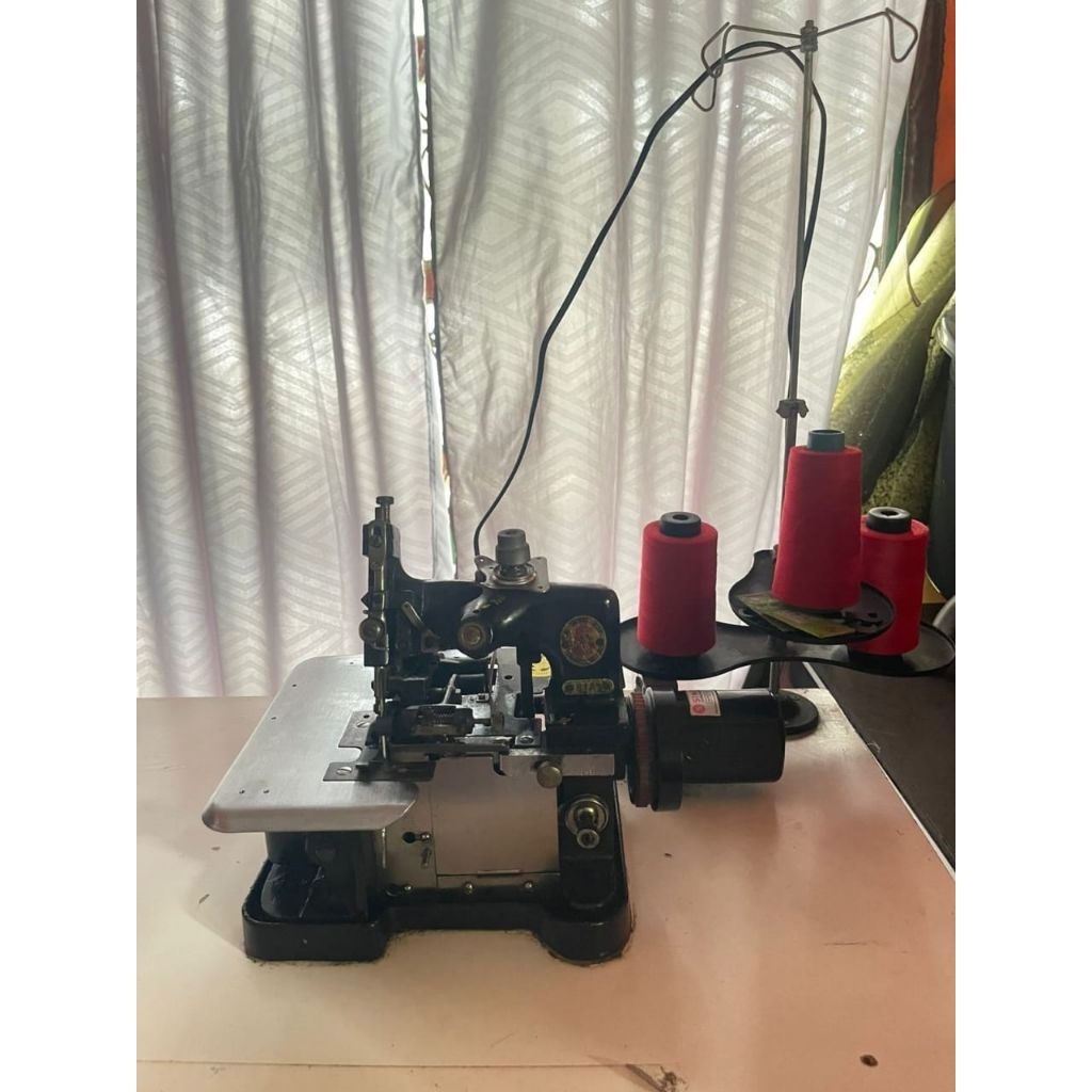 Mesin Jahit Obeas 3 Benang SINGER 81A1 SECOND (Non Dinamo) TAWAR = CHAT