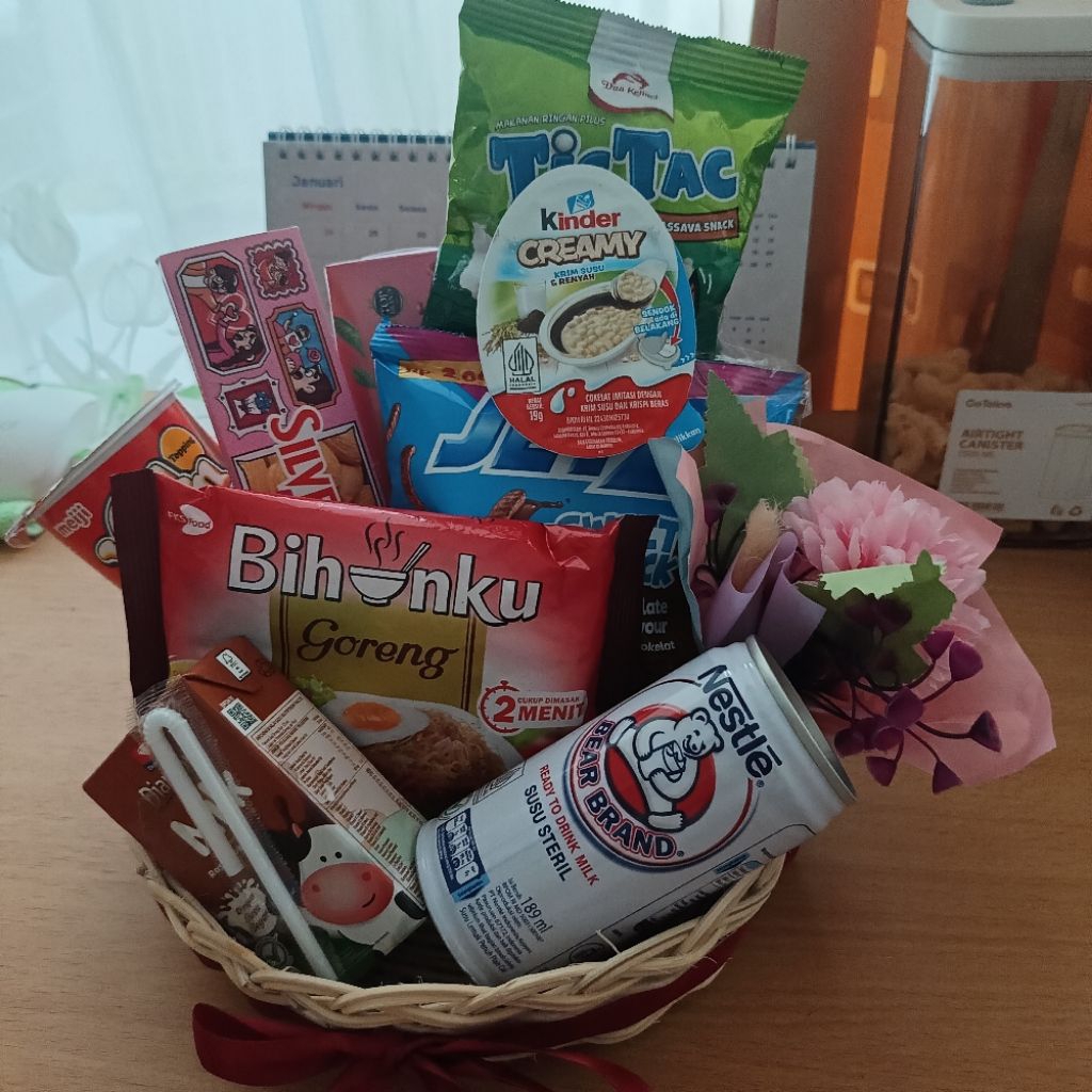 Mini hamper,Bucket Boneka, bucket  bunga, hamper, parcel ,buket uang asli, Plakat grdauation CUSTOM 
