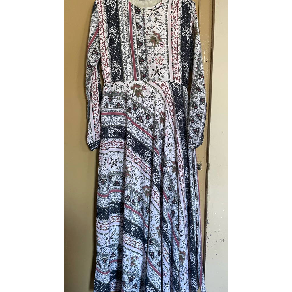 Preloved Dress by Hijab Kayunie  Size S