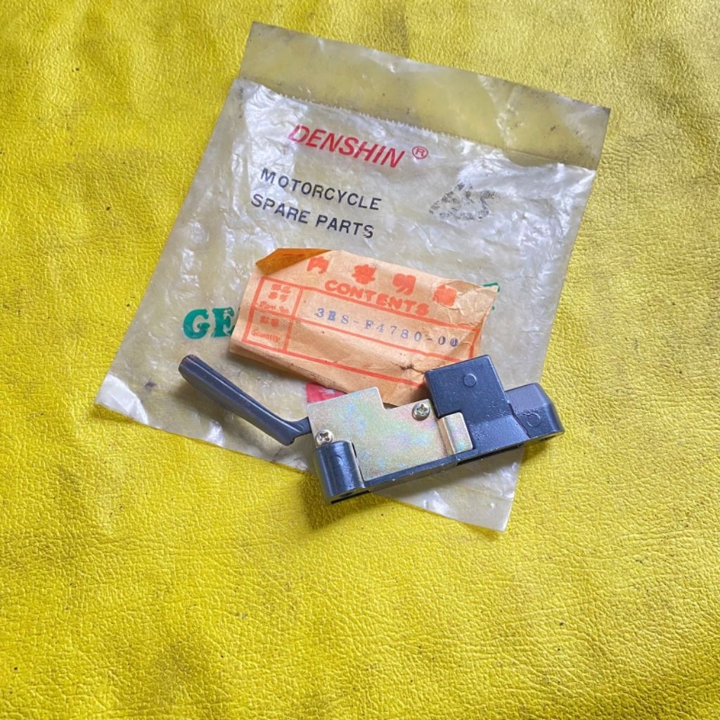 Kunci jok kanan yamaha RXZ RZR