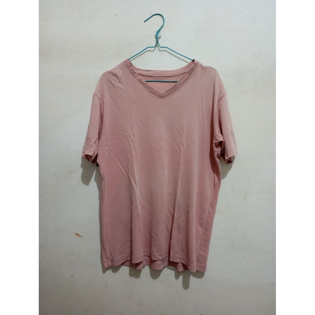 Preloved Kaos Uniqlo