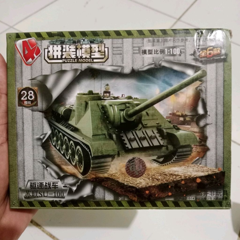 TANK SU-100 4D MODEL 1:100 MAINAN MILITARY MODEL KIT TANK BAJA