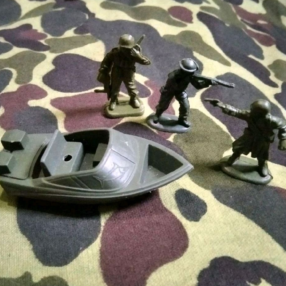 mini figure tentara jadul mainan jadul tentara plastik kecil miniatur boat perahu tentara koleksi ma