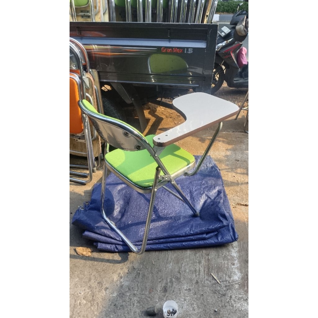 kursi kuliah belajar Chitose