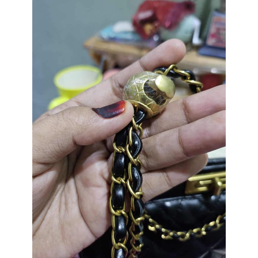 tas full rantai hitam