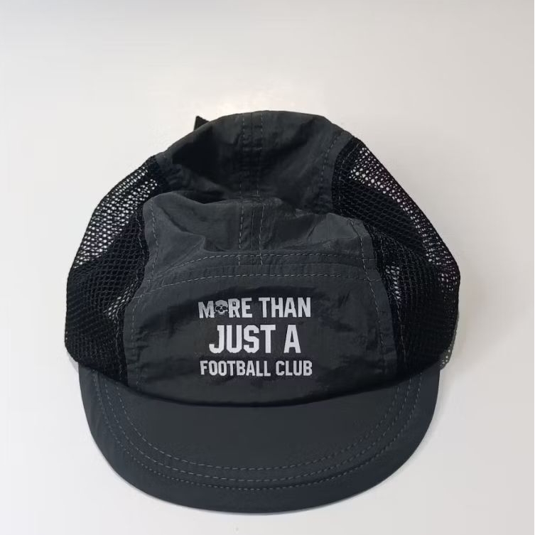 Topi visor pendek casual football more than