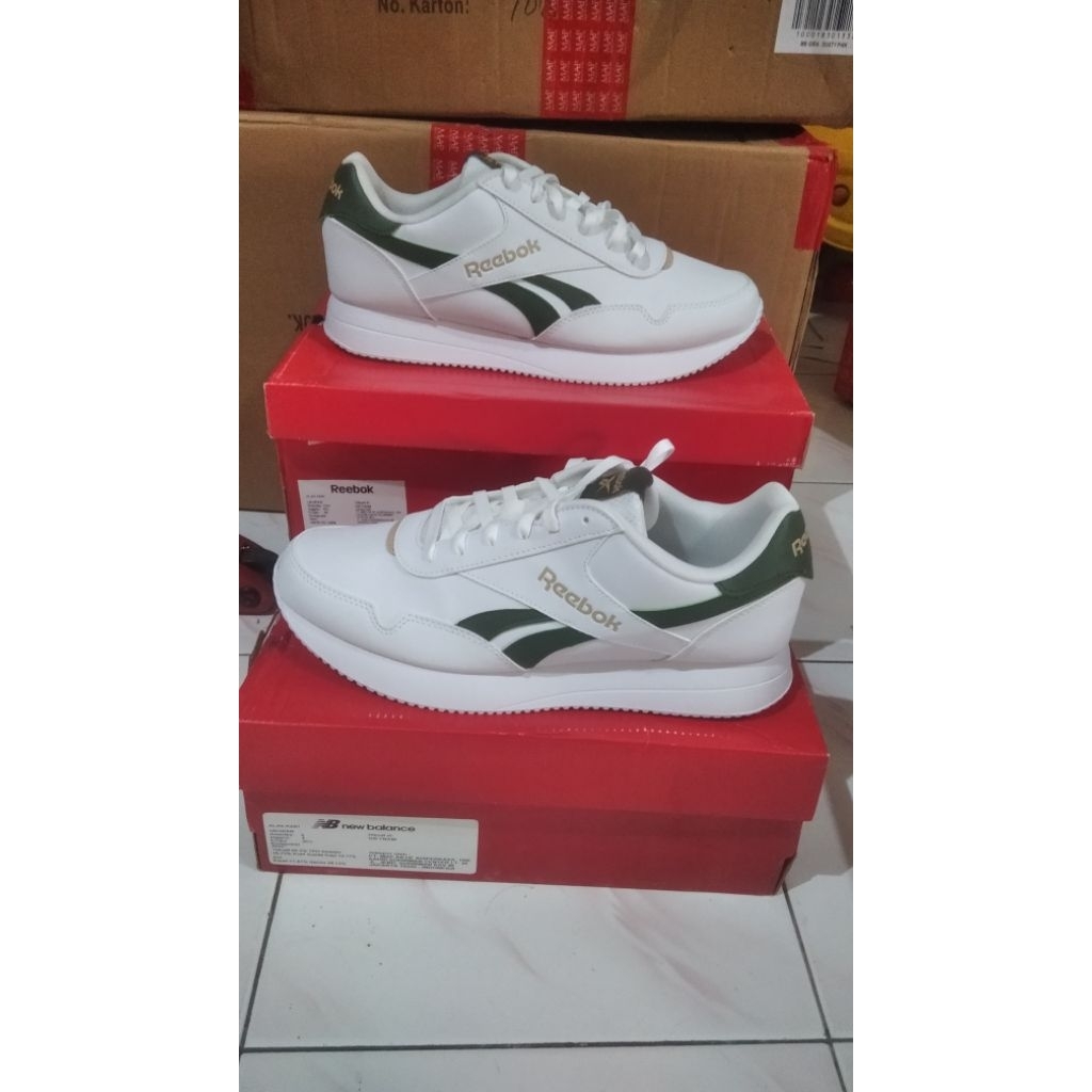 reebok Jogger lite  size 44