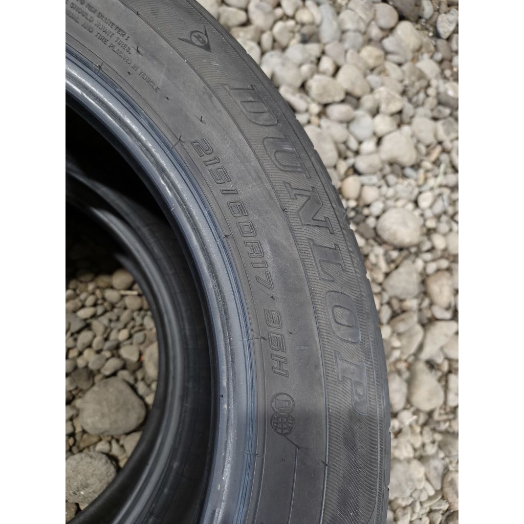 Ban 215/60 R17 Merek Dunlop enasave