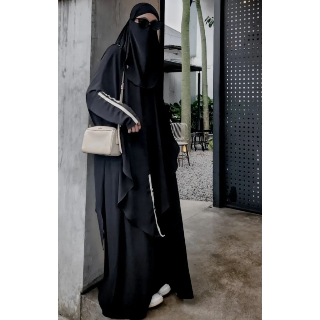 PRELOVED THE CASSUAL HEJIRA