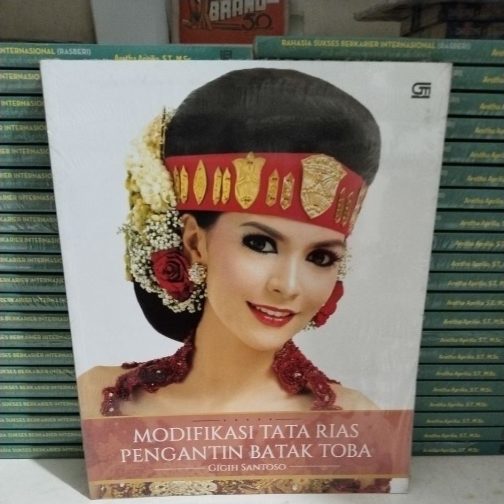 BUKU MODIFIKASI TATA RIAS PENGANTIN BATAK TOBA