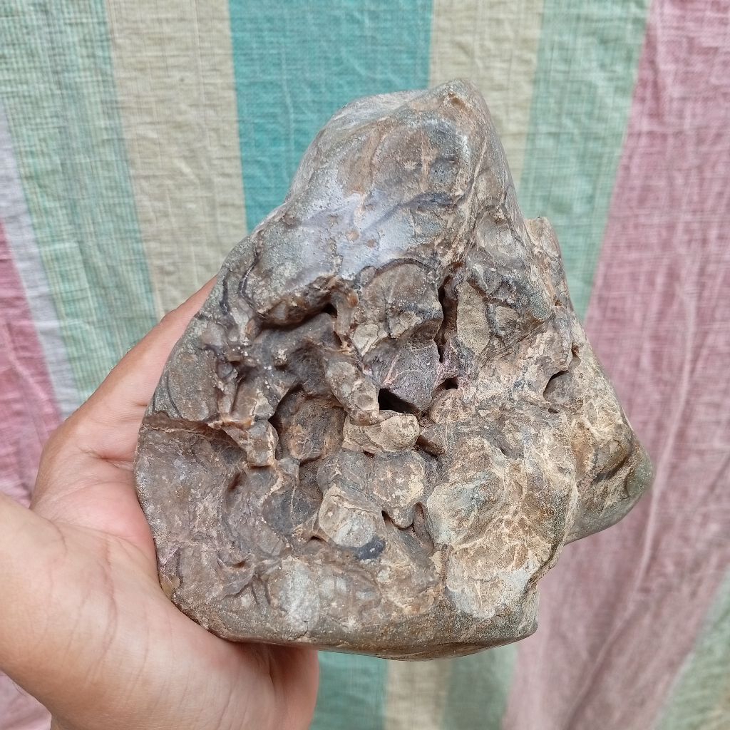 batu kristal septarian unik sudah poles untuk pajangan