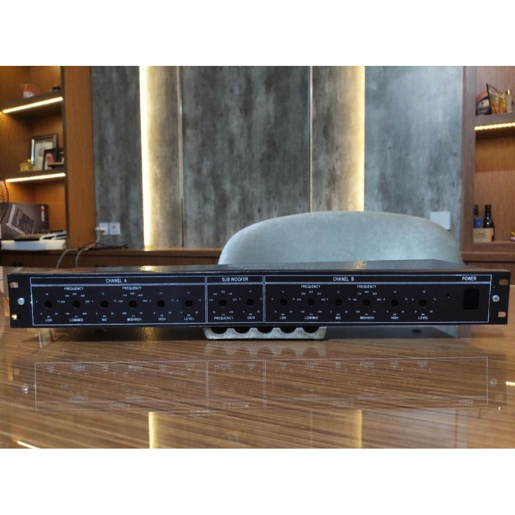 box crossover 4 way plus subwoofer tutup hitam dan putih