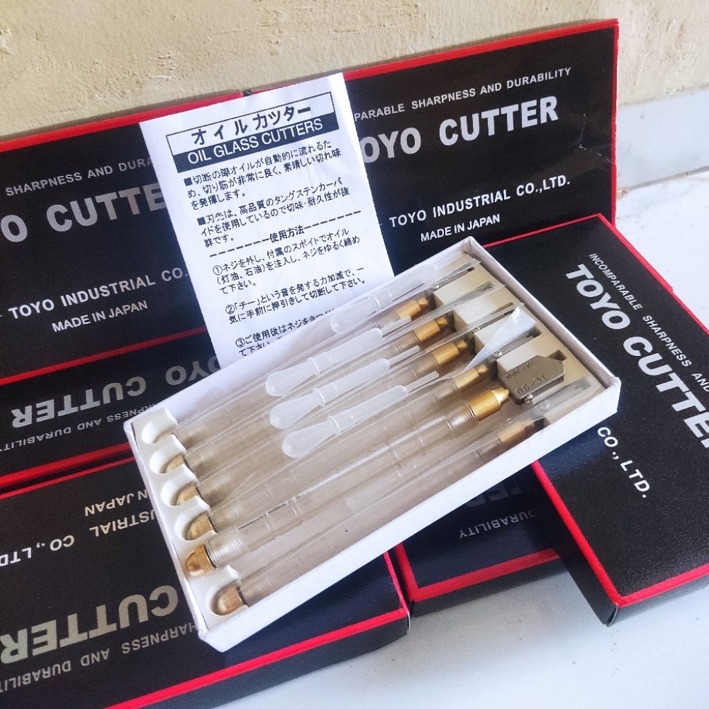 alat potong kaca TC 30 1 box isi 6 pcs - Oil Toyo  glass cutter  pemotong kaca bangunan - kaca etala