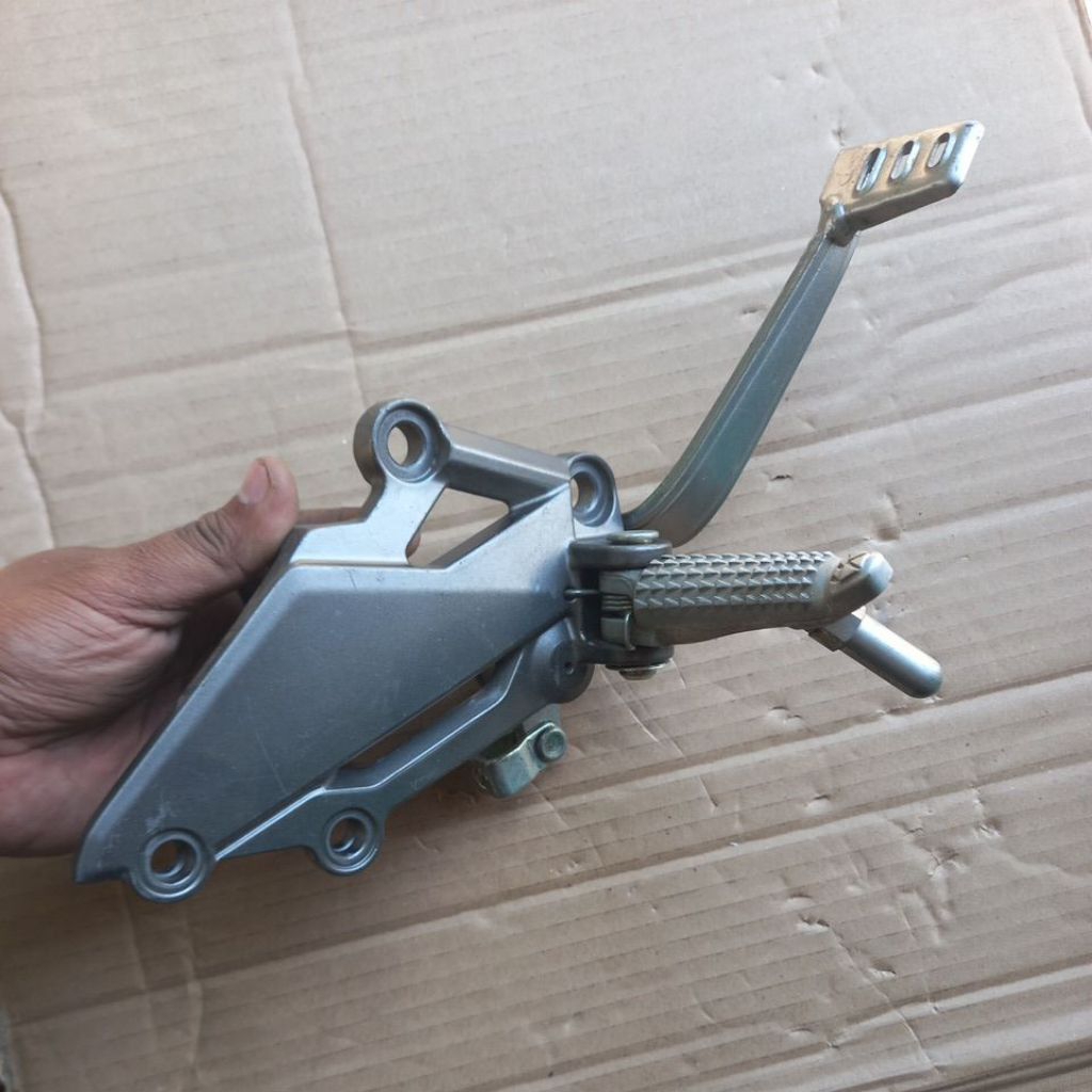 Footstep Bostep Postep kanan Ninja 250 fi original motor