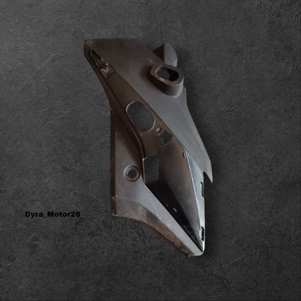 cover kupingan batok lampu depan kanan honda cb150r cb 150r led original