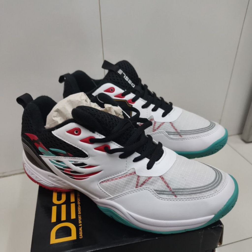 sepatu desle badminton Kopehagen putih hitam