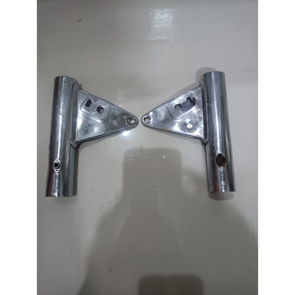 kupingan lampu gl 100 gl 125/ pangkon lampu gl 100 original